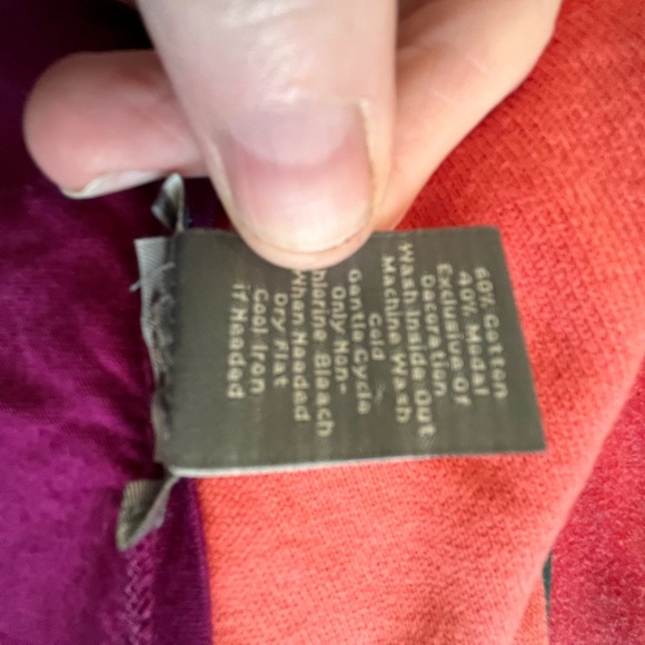 ~Ann Taylor~ Chic Pink Top with Floral Detail - Picture 6 of 6